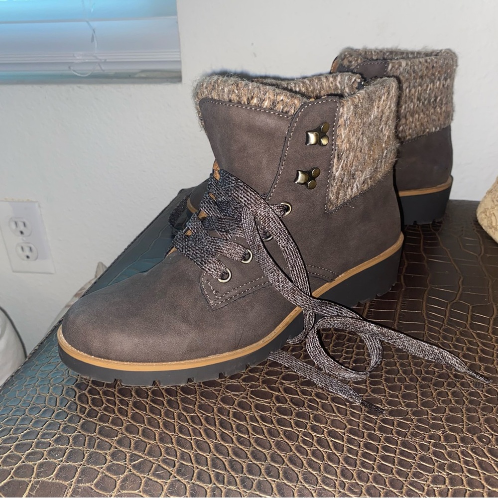Brand New Winter Boots Knit and Suede Hiking boot